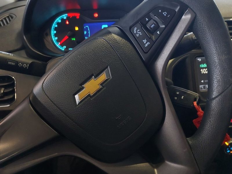 Chevrolet ONIX 1.4 MPFI LTZ 8V FLEX 4P MANUAL 2016/2016 BETIOLO NOVOS E SEMINOVOS LAJEADO / Carros no Vale