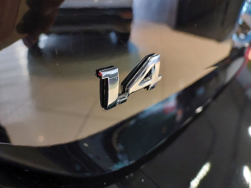 Chevrolet ONIX 1.4 MPFI LTZ 8V FLEX 4P MANUAL 2016/2016 BETIOLO NOVOS E SEMINOVOS LAJEADO / Carros no Vale