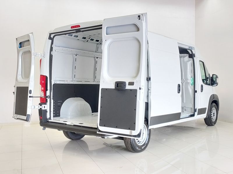 Fiat DUCATO 2.2 BLUEHDI DIESEL MAXICARGO MANUAL 2025/2026 BETIOLO NOVOS E SEMINOVOS LAJEADO / Carros no Vale