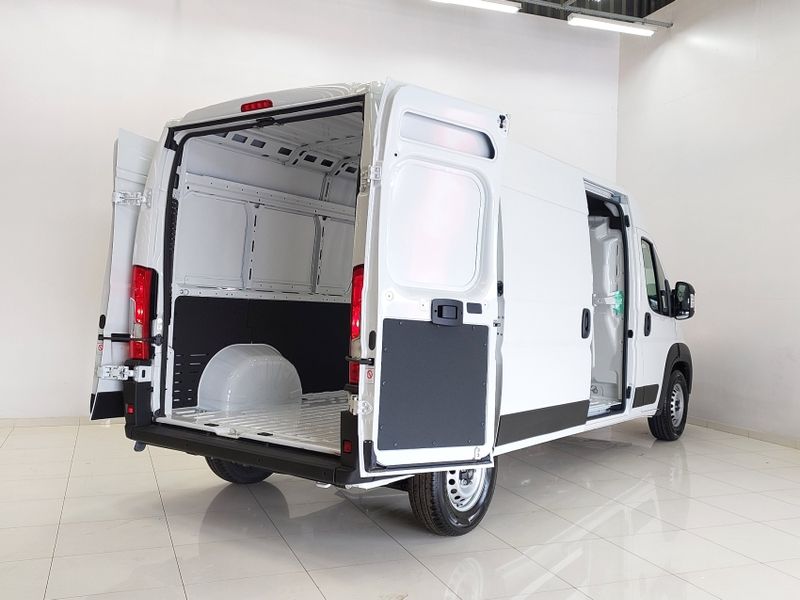 Fiat DUCATO 2.2 BLUEHDI DIESEL MAXICARGO MANUAL 2025/2026 BETIOLO NOVOS E SEMINOVOS LAJEADO / Carros no Vale
