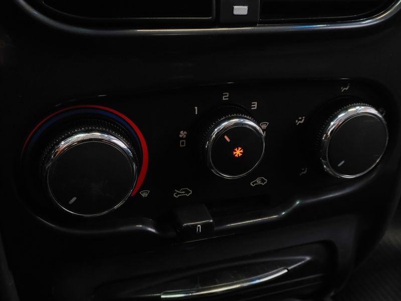 Fiat STRADA 1.8 MPI ADVENTURE CD 16V FLEX 3P MANUAL 2013/2014 BETIOLO NOVOS E SEMINOVOS LAJEADO / Carros no Vale