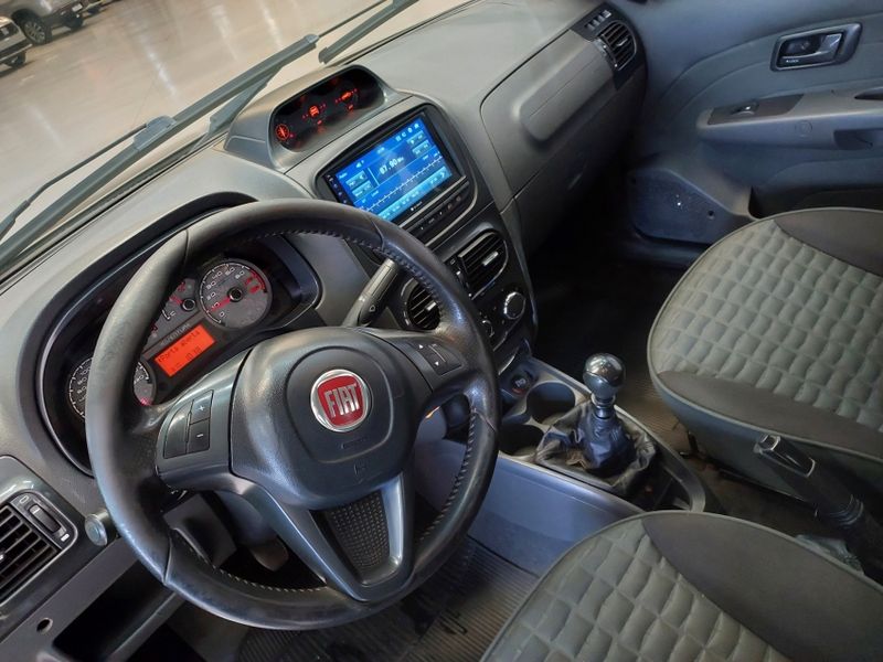 Fiat STRADA 1.8 MPI ADVENTURE CD 16V FLEX 3P MANUAL 2013/2014 BETIOLO NOVOS E SEMINOVOS LAJEADO / Carros no Vale