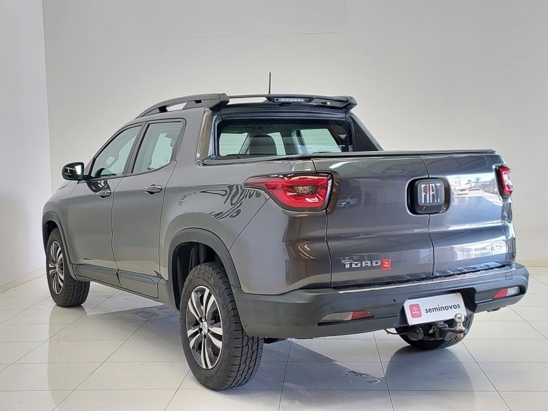 Fiat TORO 2.0 16V TURBO DIESEL FREEDOM 4WD AT9 2022/2023 BETIOLO NOVOS E SEMINOVOS LAJEADO / Carros no Vale