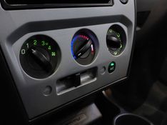 Ford FIESTA 1.6 SE SEDAN 16V FLEX 4P MANUAL 2013/2014 BETIOLO NOVOS E SEMINOVOS LAJEADO / Carros no Vale