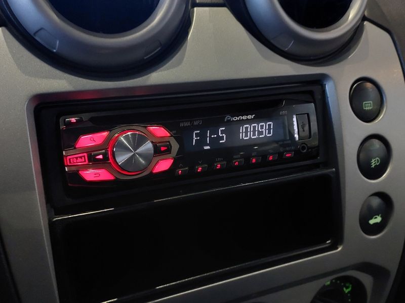 Ford FIESTA 1.6 SE SEDAN 16V FLEX 4P MANUAL 2013/2014 BETIOLO NOVOS E SEMINOVOS LAJEADO / Carros no Vale