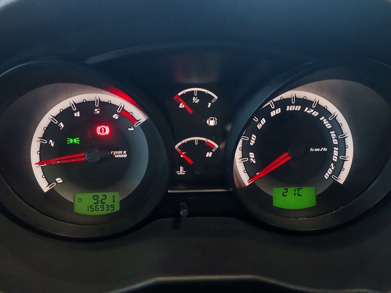 Ford FIESTA 1.6 SE SEDAN 16V FLEX 4P MANUAL 2013/2014 BETIOLO NOVOS E SEMINOVOS LAJEADO / Carros no Vale