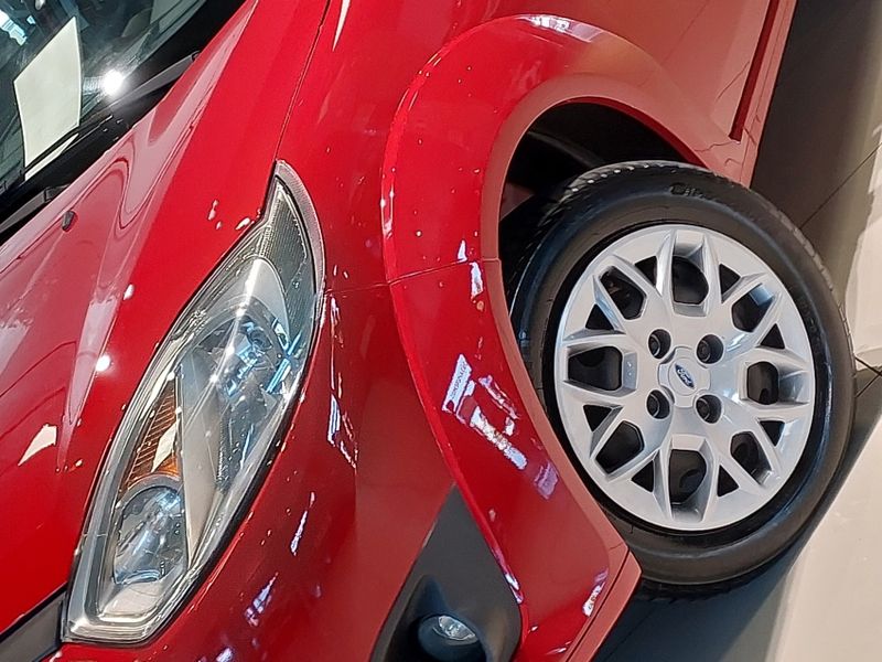 Ford FIESTA 1.6 SE SEDAN 16V FLEX 4P MANUAL 2013/2014 BETIOLO NOVOS E SEMINOVOS LAJEADO / Carros no Vale