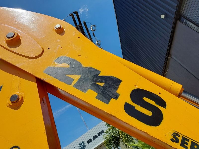 JCB Retroescavadeira 214 S 214 2001/2001 BETIOLO NOVOS E SEMINOVOS LAJEADO / Carros no Vale