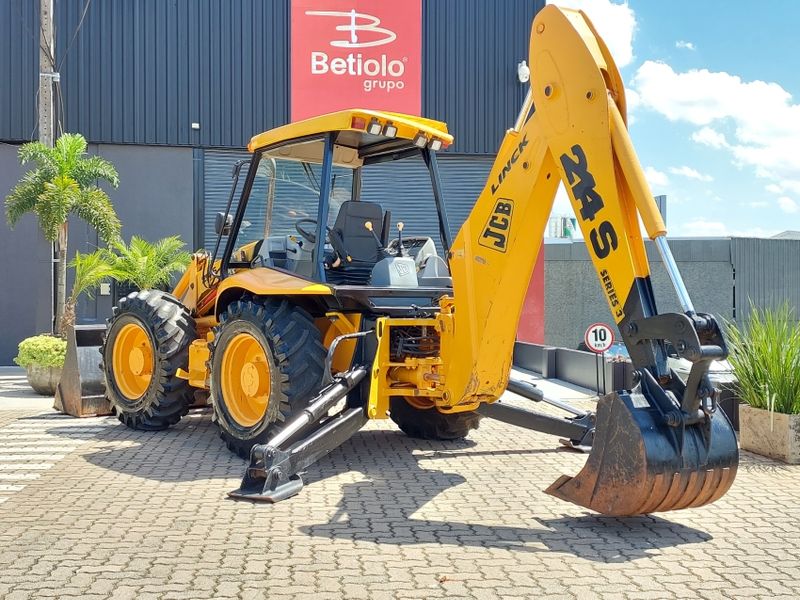 JCB Retroescavadeira 214 S 214 2001/2001 BETIOLO NOVOS E SEMINOVOS LAJEADO / Carros no Vale