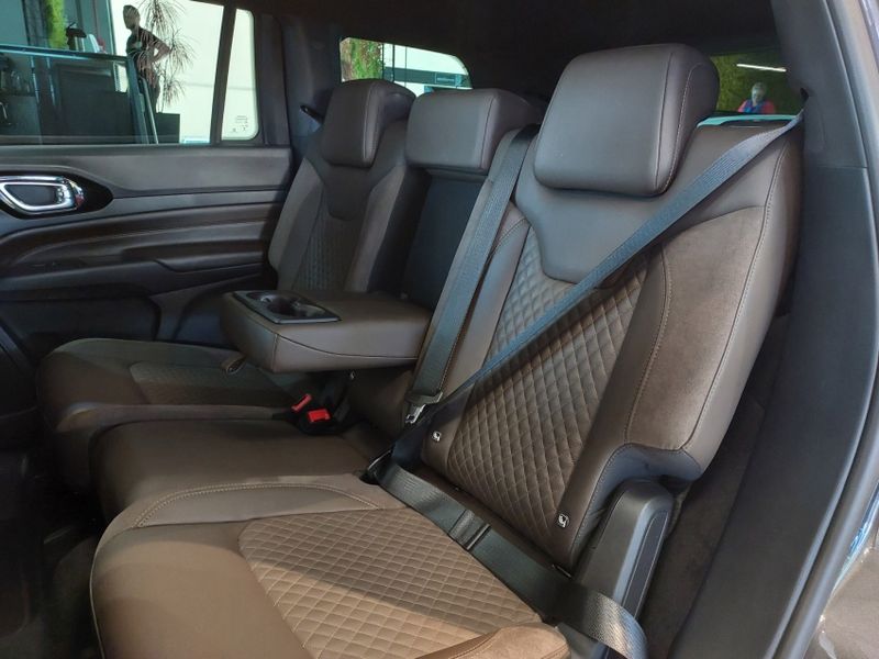 JEEP COMMANDER 2.2 TURBO DIESEL OVERLAND AT9 2024/2025 BETIOLO NOVOS E SEMINOVOS LAJEADO / Carros no Vale