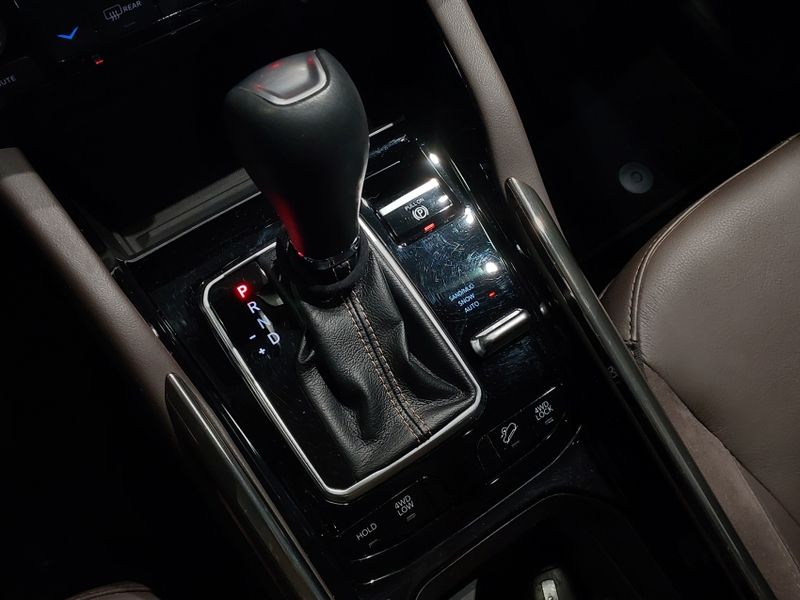 JEEP COMMANDER 2.2 TURBO DIESEL OVERLAND AT9 2024/2025 BETIOLO NOVOS E SEMINOVOS LAJEADO / Carros no Vale