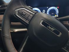 JEEP COMMANDER 2.2 TURBO DIESEL OVERLAND AT9 2024/2025 BETIOLO NOVOS E SEMINOVOS LAJEADO / Carros no Vale