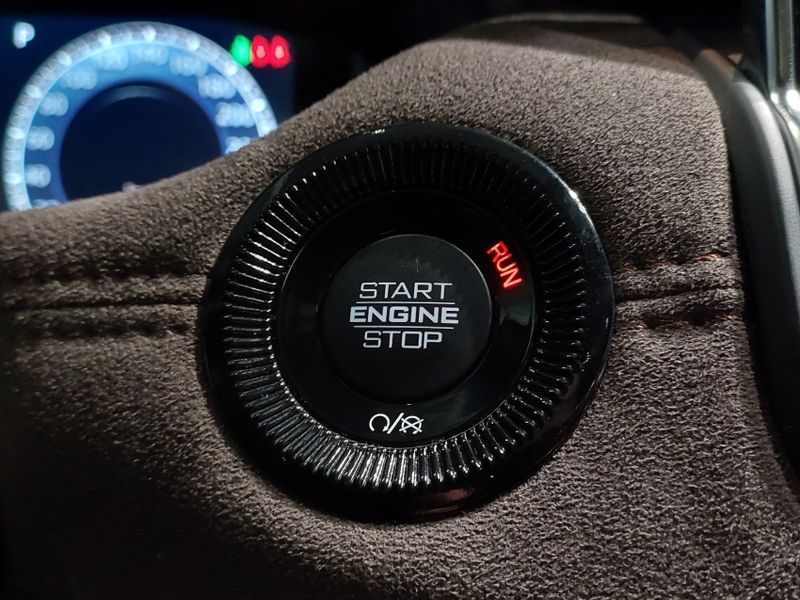 JEEP COMMANDER 2.2 TURBO DIESEL OVERLAND AT9 2024/2025 BETIOLO NOVOS E SEMINOVOS LAJEADO / Carros no Vale