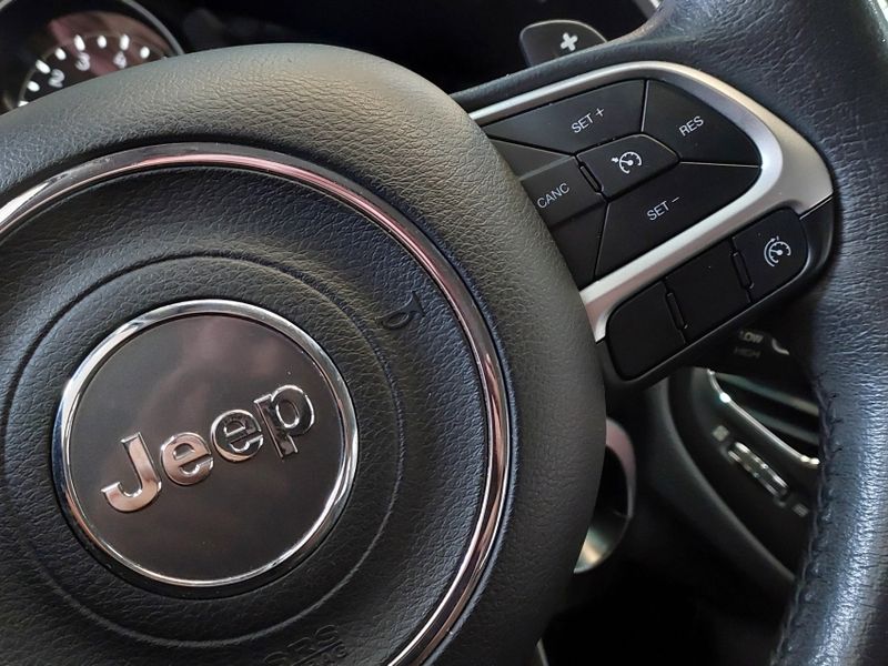 JEEP COMPASS 2.0 16V FLEX LONGITUDE AUTOMÁTICO 2017/2017 BETIOLO NOVOS E SEMINOVOS LAJEADO / Carros no Vale