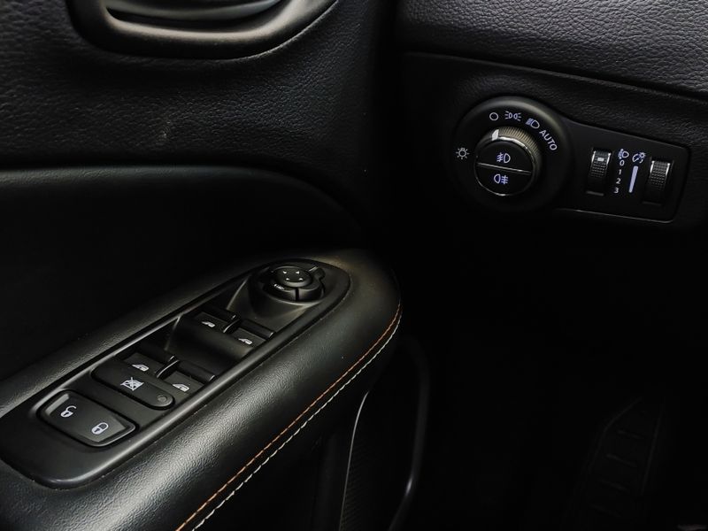 JEEP COMPASS 2.0 16V FLEX LONGITUDE AUTOMÁTICO 2020/2021 BETIOLO NOVOS E SEMINOVOS LAJEADO / Carros no Vale