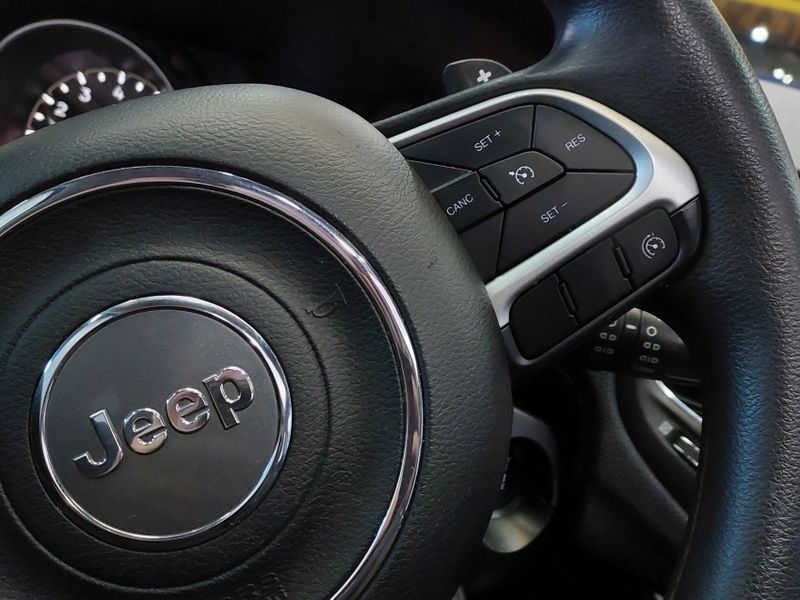 JEEP COMPASS 2.0 16V FLEX LONGITUDE AUTOMÁTICO 2017/2018 BETIOLO NOVOS E SEMINOVOS LAJEADO / Carros no Vale