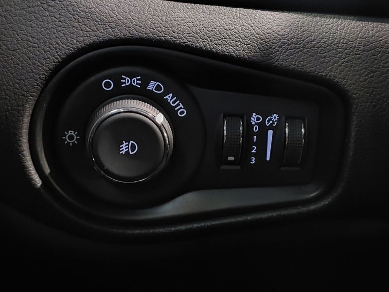 JEEP RENEGADE 1.3 T270 TURBO FLEX LONGITUDE AT6 2023/2024 BETIOLO NOVOS E SEMINOVOS LAJEADO / Carros no Vale JEEP RENEGADE 1.3 T270 TURBO FLEX LONGITUDE AT6 2023/2024 BETIOLO NOVOS E SEMINOVOS LAJEADO / Carros no Vale