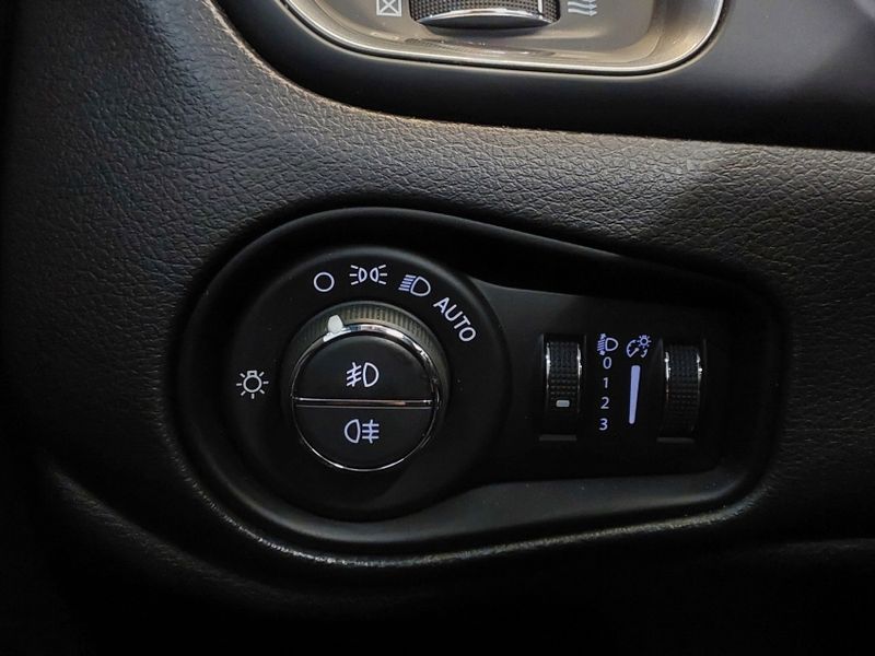 JEEP RENEGADE 1.8 16V FLEX LIMITED 4P AUTOMÁTICO 2021/2021 BETIOLO NOVOS E SEMINOVOS LAJEADO / Carros no Vale