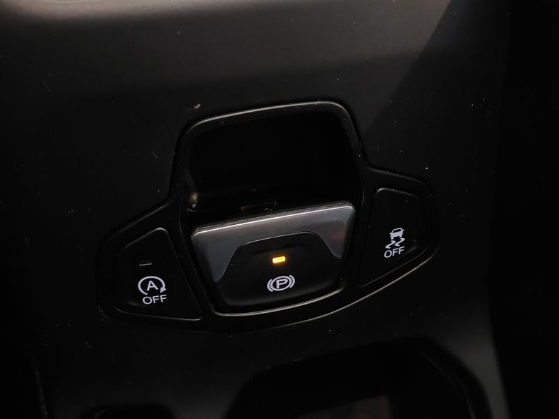 JEEP RENEGADE 1.8 16V FLEX LONGITUDE 4P AUTOMÁTICO 2021/2021 BETIOLO NOVOS E SEMINOVOS LAJEADO / Carros no Vale