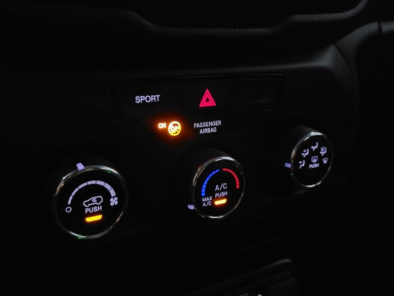 JEEP RENEGADE 1.8 16V FLEX SPORT 4P AUTOMÁTICO 2019/2019 BETIOLO NOVOS E SEMINOVOS LAJEADO / Carros no Vale