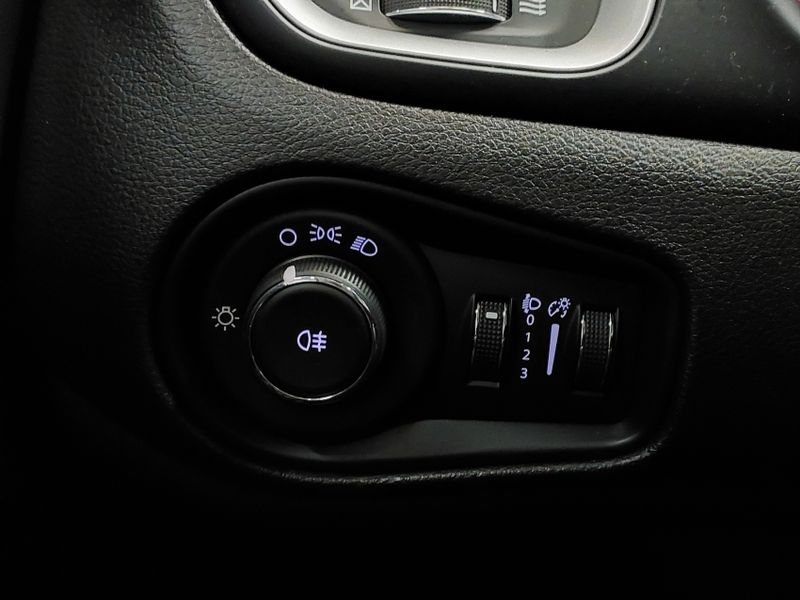 JEEP RENEGADE 1.8 16V FLEX SPORT 4P AUTOMÁTICO 2019/2019 BETIOLO NOVOS E SEMINOVOS LAJEADO / Carros no Vale