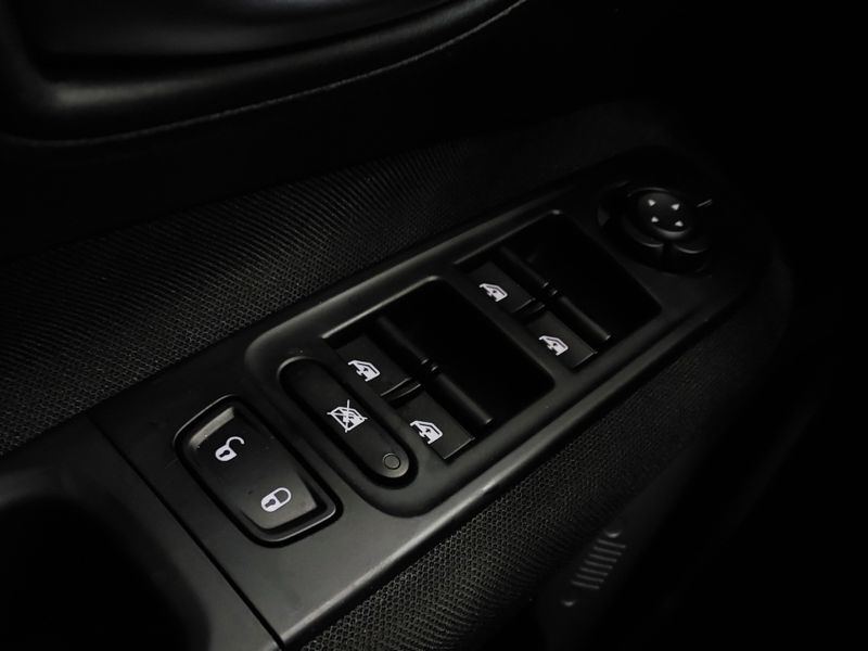 JEEP RENEGADE 1.8 16V FLEX SPORT 4P AUTOMÁTICO 2019/2019 BETIOLO NOVOS E SEMINOVOS LAJEADO / Carros no Vale