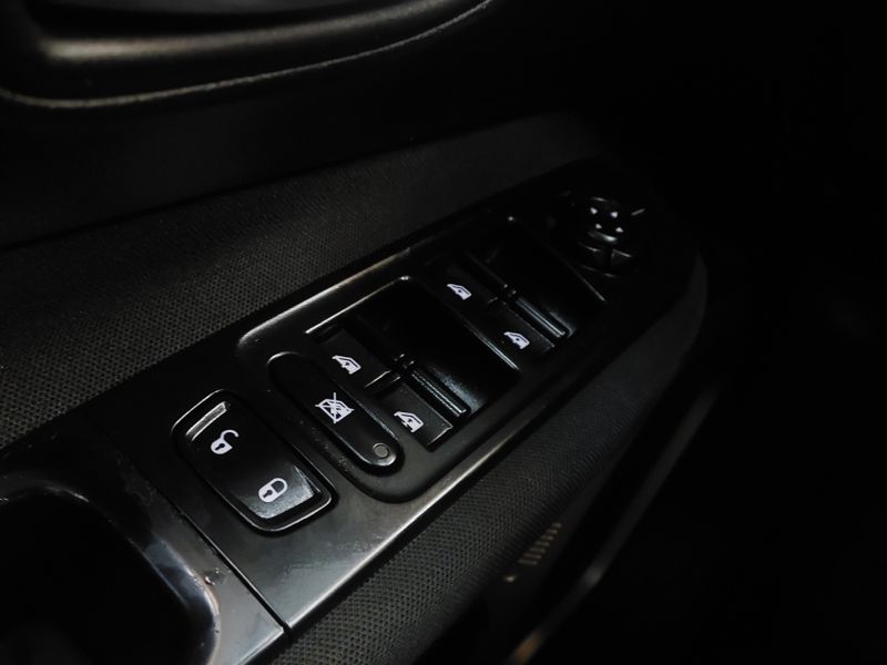 JEEP RENEGADE 1.8 16V FLEX SPORT 4P AUTOMÁTICO 2015/2016 BETIOLO NOVOS E SEMINOVOS LAJEADO / Carros no Vale