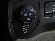JEEP RENEGADE 2.0 16V TURBO DIESEL SPORT 4P 4X4 AUTOMÁTICO 2016/2016 BETIOLO NOVOS E SEMINOVOS LAJEADO / Carros no Vale