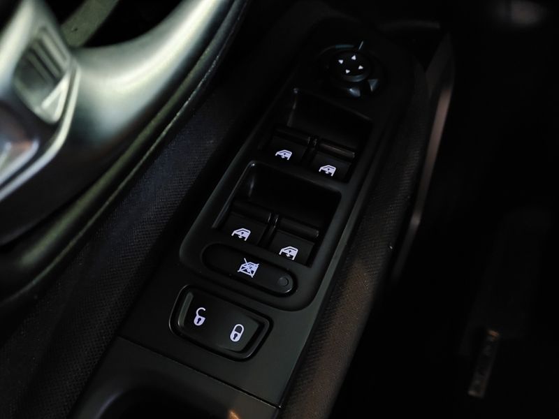 JEEP RENEGADE 2.0 16V TURBO DIESEL SPORT 4P 4X4 AUTOMÁTICO 2016/2016 BETIOLO NOVOS E SEMINOVOS LAJEADO / Carros no Vale