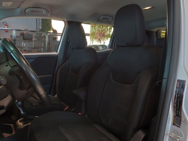 JEEP RENEGADE 2.0 16V TURBO DIESEL SPORT 4P 4X4 AUTOMÁTICO 2016/2016 BETIOLO NOVOS E SEMINOVOS LAJEADO / Carros no Vale