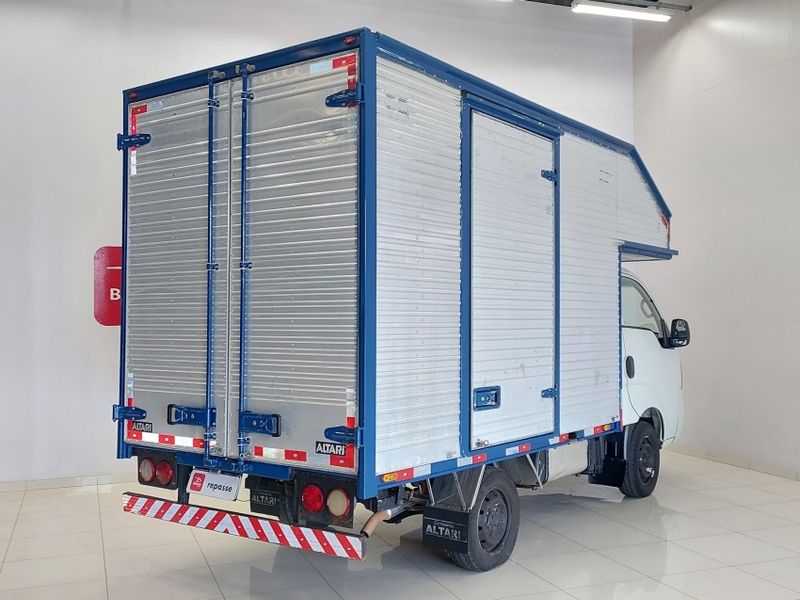 KIA BONGO 2.5 TD DIESEL STD CS MANUAL 2019/2020 BETIOLO NOVOS E SEMINOVOS LAJEADO / Carros no Vale