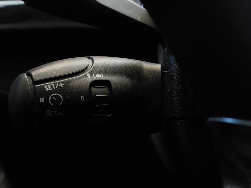 Peugeot 2008 1.6 16V FLEX ALLURE PACK 4P AUTOMÁTICO 2019/2020 BETIOLO NOVOS E SEMINOVOS LAJEADO / Carros no Vale