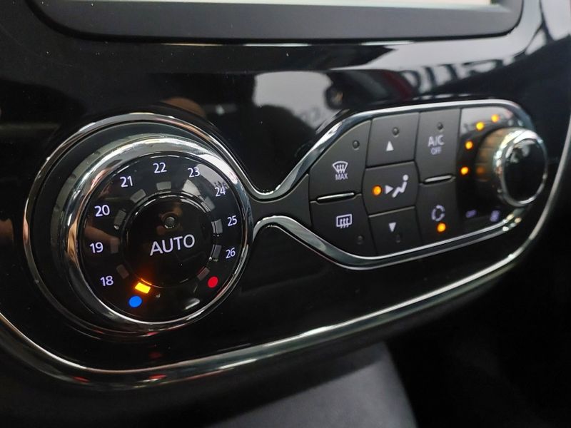 Renault CAPTUR 1.6 16V SCE FLEX INTENSE X-TRONIC 2018/2018 BETIOLO NOVOS E SEMINOVOS LAJEADO / Carros no Vale