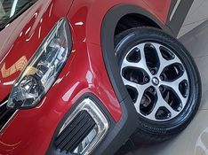 Renault CAPTUR 1.6 16V SCE FLEX INTENSE X-TRONIC 2018/2018 BETIOLO NOVOS E SEMINOVOS LAJEADO / Carros no Vale