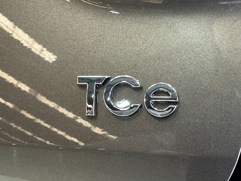 Renault DUSTER 1.3 TCE FLEX ICONIC X-TRONIC 2023/2024 BETIOLO NOVOS E SEMINOVOS LAJEADO / Carros no Vale