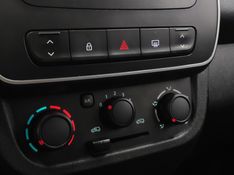 Renault KWID 1.0 12V SCE FLEX ZEN MANUAL 2018/2018 BETIOLO NOVOS E SEMINOVOS LAJEADO / Carros no Vale