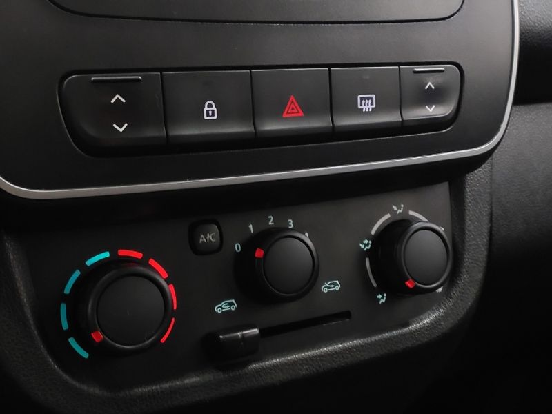 Renault KWID 1.0 12V SCE FLEX ZEN MANUAL 2018/2018 BETIOLO NOVOS E SEMINOVOS LAJEADO / Carros no Vale