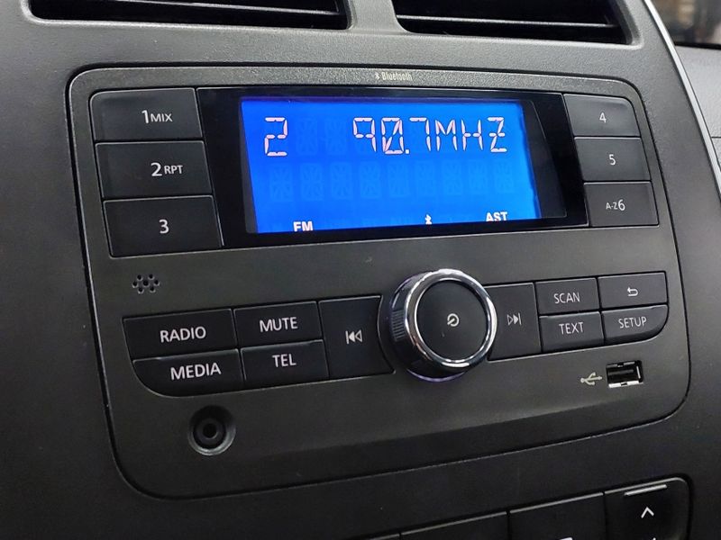 Renault KWID 1.0 12V SCE FLEX ZEN MANUAL 2018/2018 BETIOLO NOVOS E SEMINOVOS LAJEADO / Carros no Vale