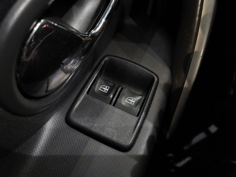 Renault SANDERO 1.6 DYNAMIQUE 8V FLEX 4P AUTOMATIZADO 2016/2017 BETIOLO NOVOS E SEMINOVOS LAJEADO / Carros no Vale