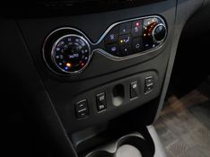 Renault SANDERO 1.6 STEPWAY RIP CURL 8V FLEX 4P AUTOMATIZADO 2015/2016 BETIOLO NOVOS E SEMINOVOS LAJEADO / Carros no Vale