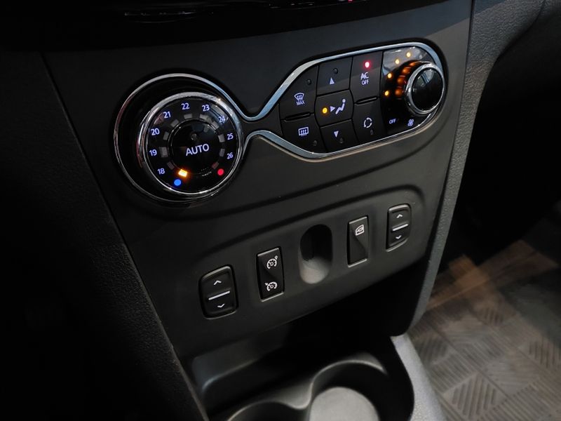 Renault SANDERO 1.6 STEPWAY RIP CURL 8V FLEX 4P AUTOMATIZADO 2015/2016 BETIOLO NOVOS E SEMINOVOS LAJEADO / Carros no Vale