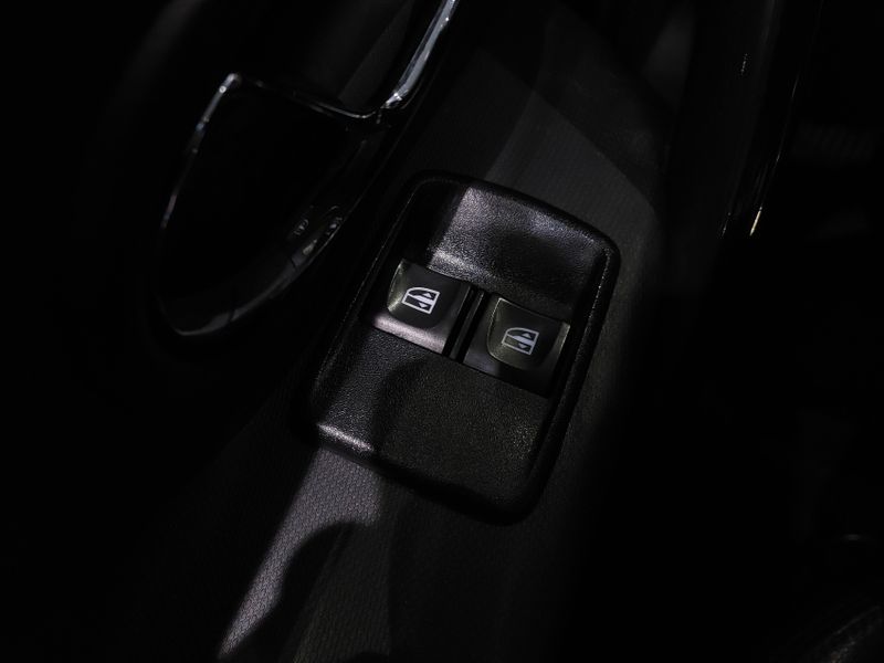 Renault SANDERO 1.6 STEPWAY RIP CURL 8V FLEX 4P AUTOMATIZADO 2015/2016 BETIOLO NOVOS E SEMINOVOS LAJEADO / Carros no Vale