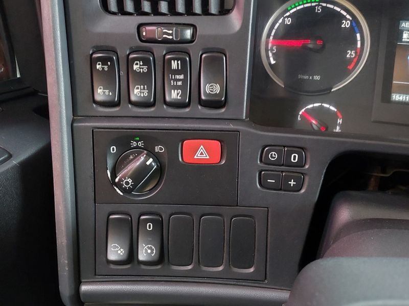 Scania R 440 A 4X2 2013/2014 BETIOLO NOVOS E SEMINOVOS LAJEADO / Carros no Vale