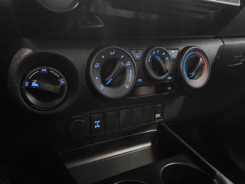 Toyota HILUX 2.8 SR 4X4 CD 16V DIESEL 4P AUTOMÁTICO 2016/2016 BETIOLO NOVOS E SEMINOVOS LAJEADO / Carros no Vale