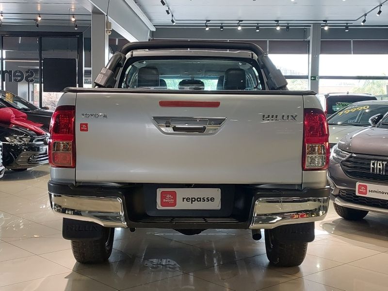 Toyota HILUX 2.8 SR 4X4 CD 16V DIESEL 4P AUTOMÁTICO 2016/2016 BETIOLO NOVOS E SEMINOVOS LAJEADO / Carros no Vale