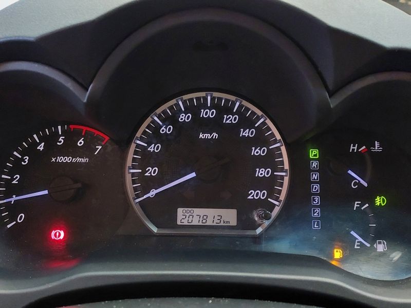 Toyota HILUX SW4 2.7 SR 4X2 16V FLEX 4P AUTOMÁTICO 2014/2015 BETIOLO NOVOS E SEMINOVOS LAJEADO / Carros no Vale