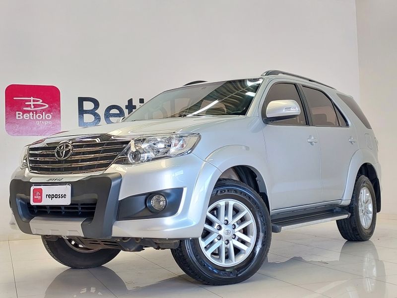 Toyota HILUX SW4 2.7 SR 4X2 16V FLEX 4P AUTOMÁTICO 2014/2015 BETIOLO NOVOS E SEMINOVOS LAJEADO / Carros no Vale