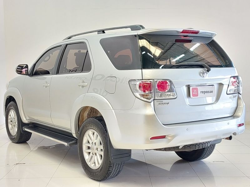 Toyota HILUX SW4 2.7 SR 4X2 16V FLEX 4P AUTOMÁTICO 2014/2015 BETIOLO NOVOS E SEMINOVOS LAJEADO / Carros no Vale