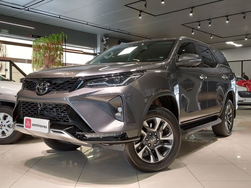 Toyota HILUX SW4 2.8 D-4D TURBO DIESEL SRX PLATINUM 4X4 AUTOMÁTICO 2024/2025 BETIOLO NOVOS E SEMINOVOS LAJEADO / Carros no Vale