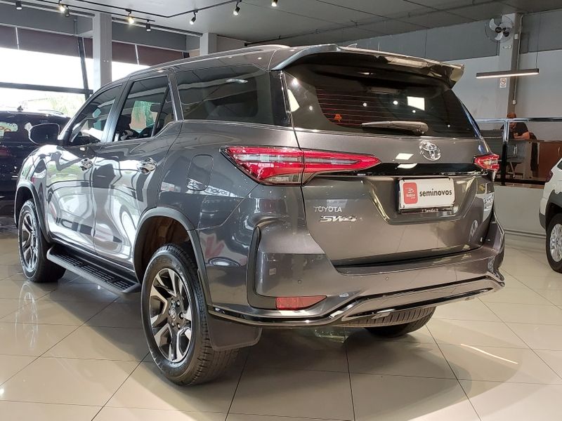 Toyota HILUX SW4 2.8 D-4D TURBO DIESEL SRX PLATINUM 4X4 AUTOMÁTICO 2024/2025 BETIOLO NOVOS E SEMINOVOS LAJEADO / Carros no Vale
